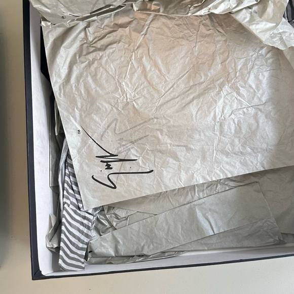 Giuseppe Zanotti Black Suede Platform - Picture 10 of 11